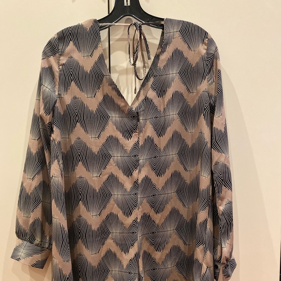 Lush long-sleeve; tan, black, white jumper, v-neck - Picture 8 of 8